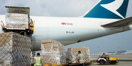 國泰貨運出動「珍寶機」包機托運完成重任