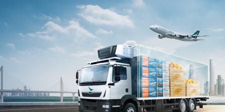 「国泰—鲜货运送」借助恒温货车及单一空运提单 更快将鲜货经珠海直接运抵大湾区