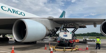 國泰航空首次於海外為商業航班加注可持續航空燃油