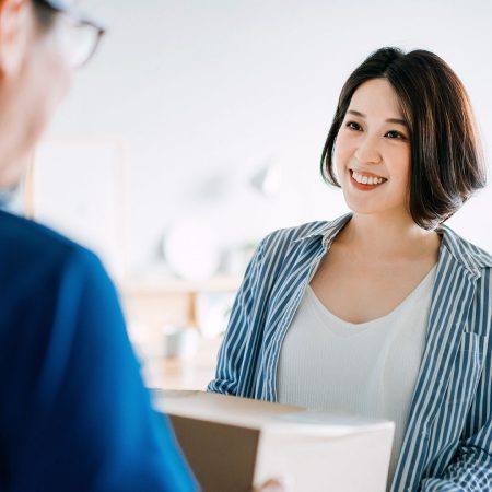 国泰—紧急包裹运送-Linex 代理小型包裹速递业务，提供「机场交收」和「府上送递」服务