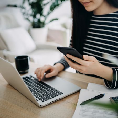 国泰—紧急包裹运送-简单透明 