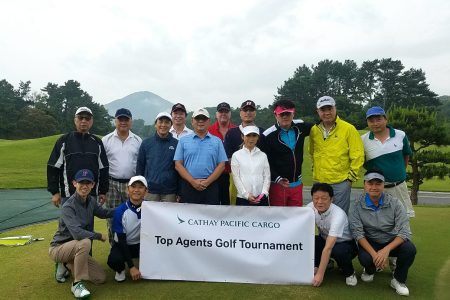 Group photo with Cathay Cargo top agents golf tournament banner