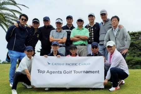 Golf tour participants holding Cathay Cargo agents golf tournament banner