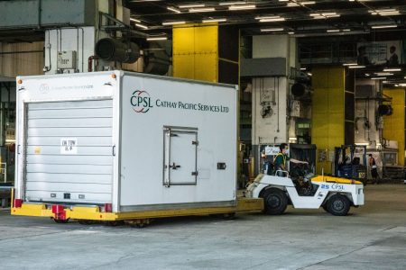 Baggage tractor with thermal dolly