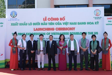 Group photo at ceremony