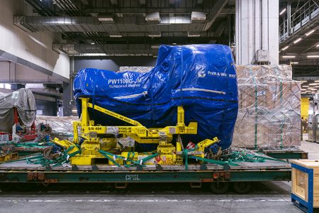 Aircraft engine shipment on pallet