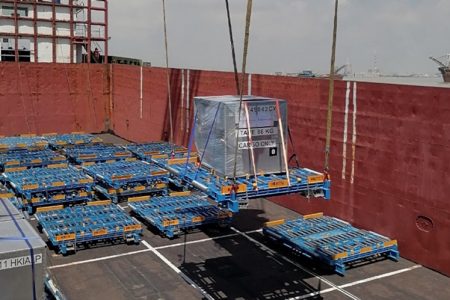 ULD on pallet being lifted