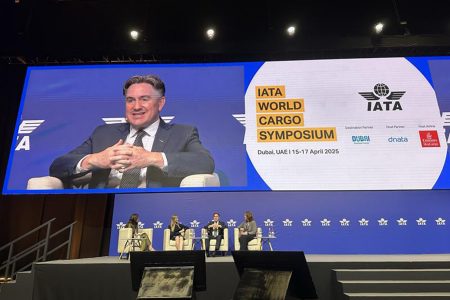 貨運董事歐永棠於全體出席的開幕會議上致辭