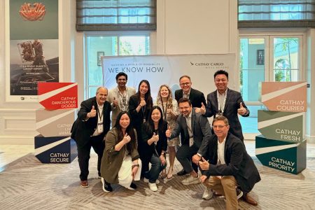 國泰貨運團隊部分成員於國泰貨運贊助的酒會上合影留念