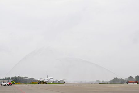 The first Cathay Pacific flight arrives in Munich on 16 June